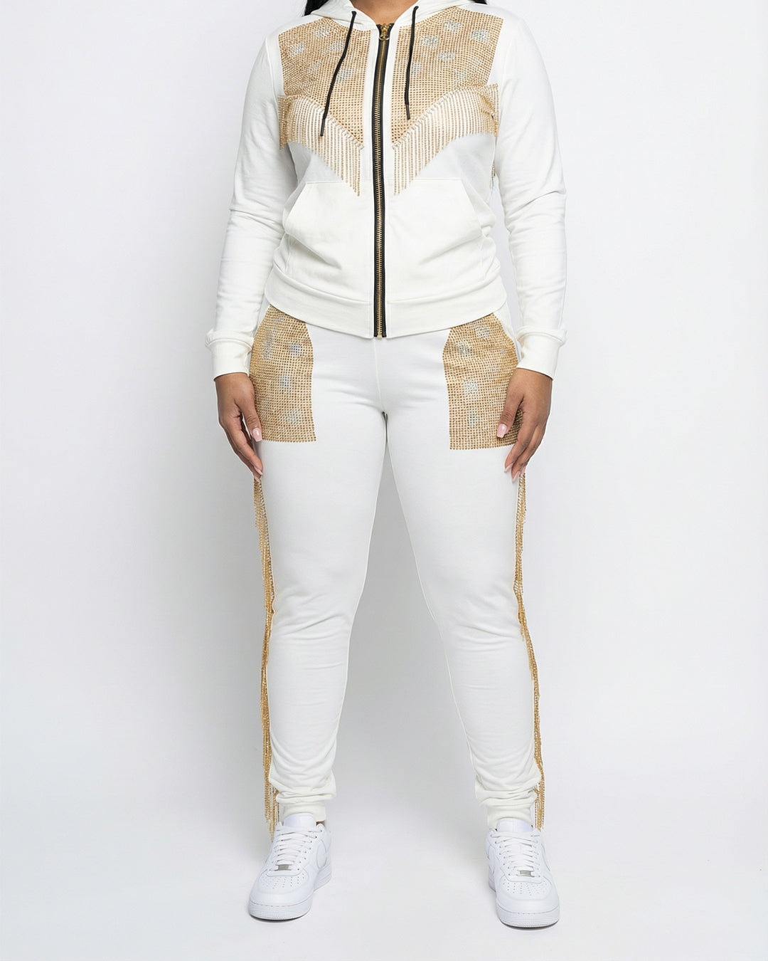 طقم بيجاما قطن ملكي – أبيض مرصع بسلاسل ذهبية وكريستال