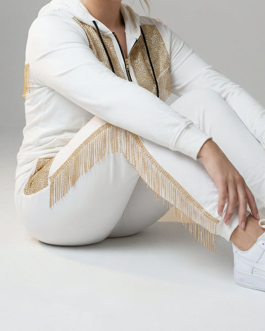 طقم بيجاما قطن ملكي – أبيض مرصع بسلاسل ذهبية وكريستال