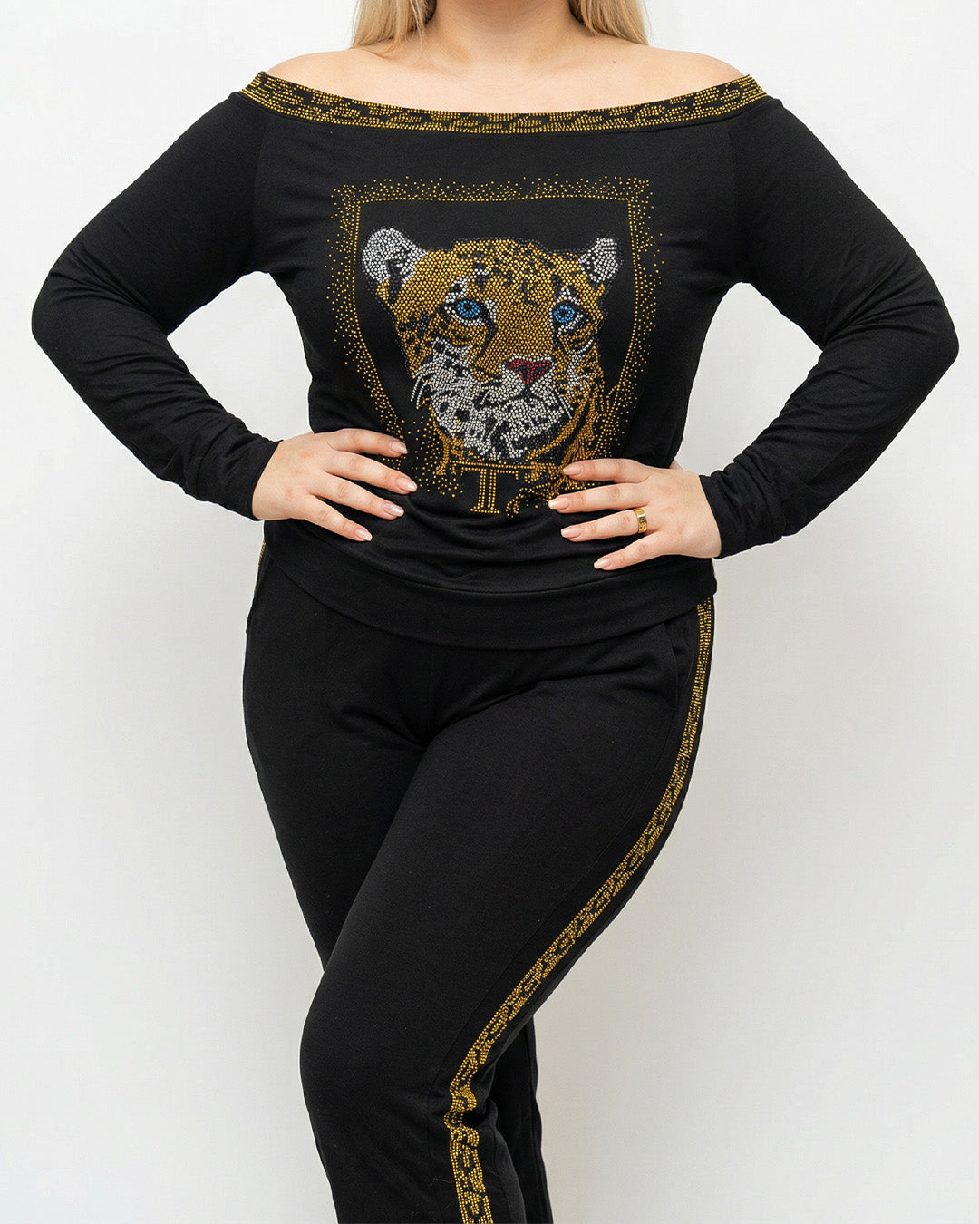 طقم قطن أسود أوف شولدر برسمة الفهد - ستراس كريستال حراري
