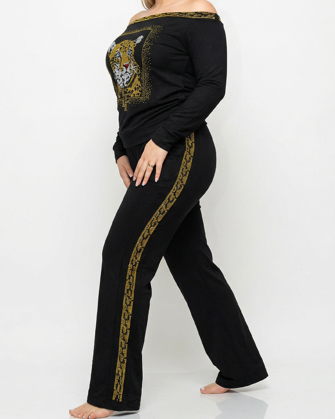 طقم قطن أسود أوف شولدر برسمة الفهد - ستراس كريستال حراري