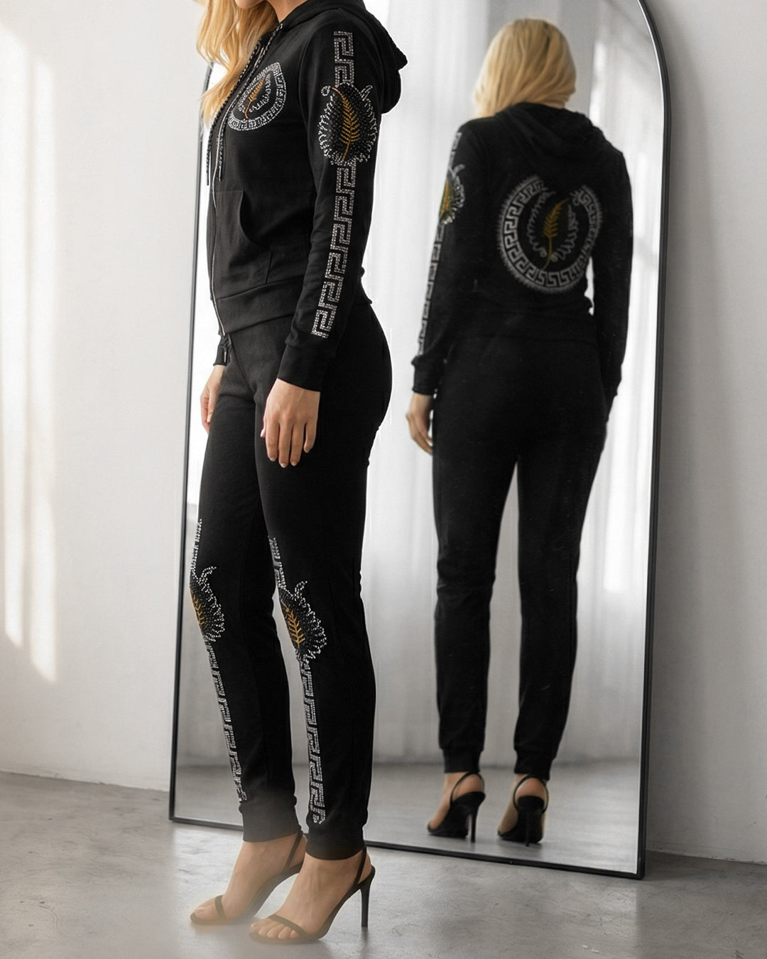 طقم "أثينا" الكلاسيكي – أسود قطني بنقشة المفتاح الإغريقي الكريستالية