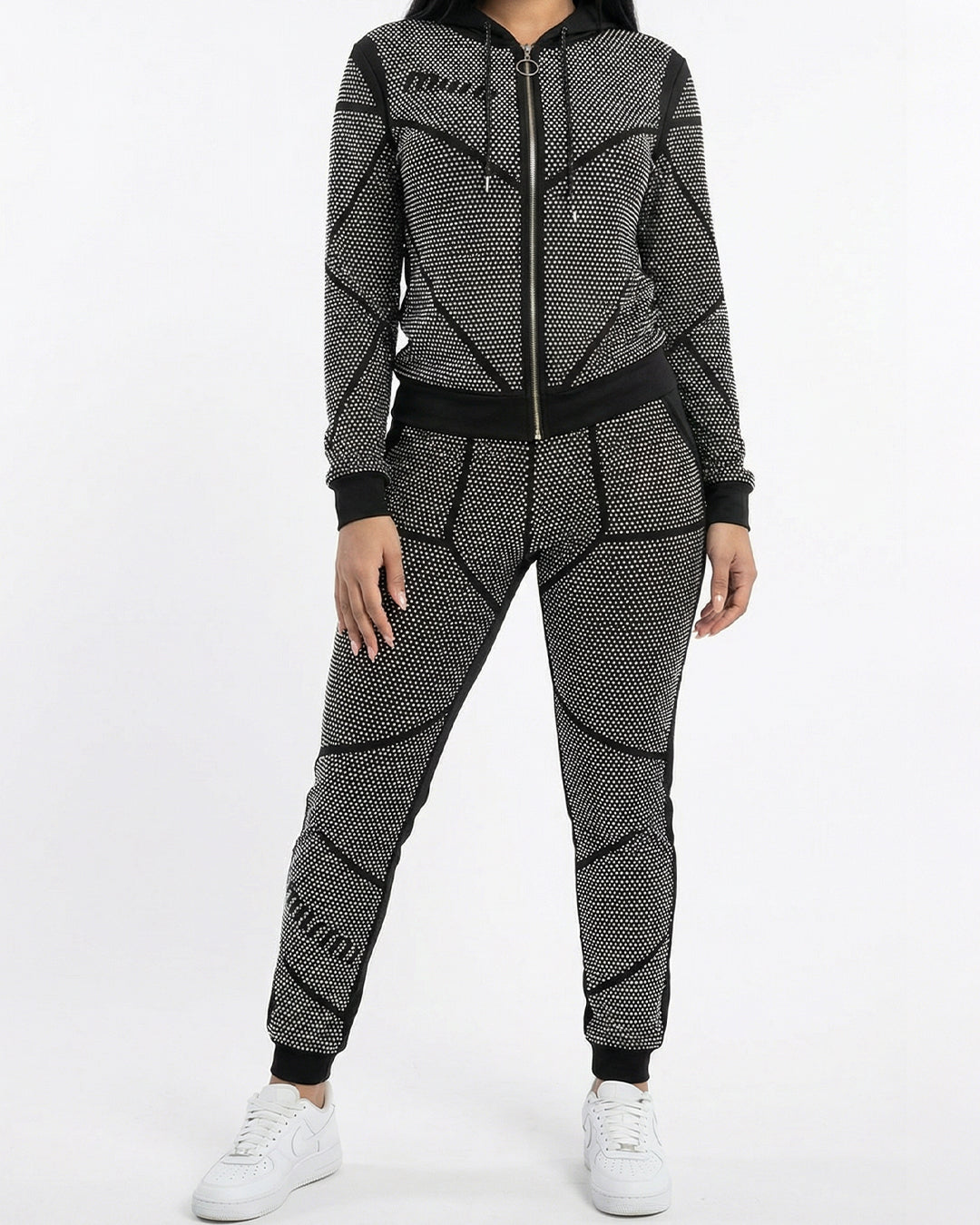 طقم بيجاما قطن فاخر – هودي وبنطلون مرصع بالكامل