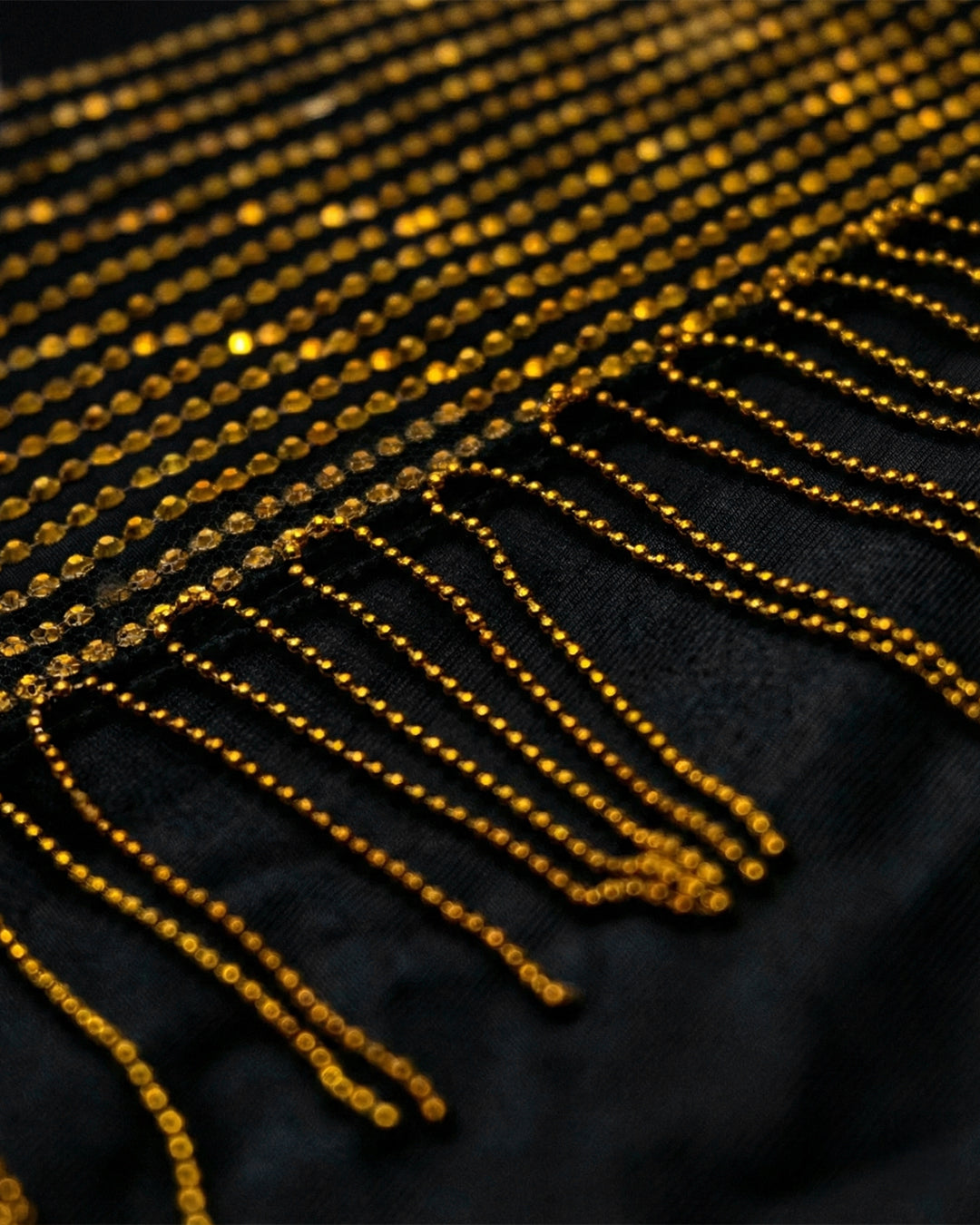 طقم بيجاما قطن – أسود بسلاسل منسدلة وحزام كريستالي عريض