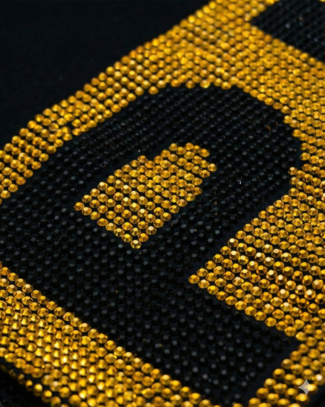 طقم بيجاما قطن – أسود بسلاسل منسدلة وحزام كريستالي عريض